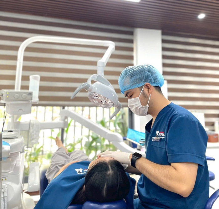Bác sĩ giỏi có chuyên môn cao trực tiếp trồng răng